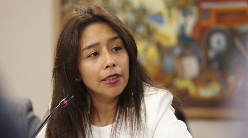 Fuertes Criticas a Diputada Aracely Leuquen por votar en contra de que “El Estado de Chile asegure y reconozca el conocimiento ancestral de las mujeres indígenas”. Fuertes Criticas a Diputada Aracely Leuquen por votar en contra de que “El Estado de Chile asegure y reconozca el conocimiento ancestral de las mujeres indígenas”.